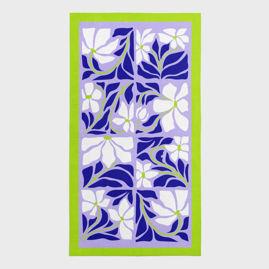 White flowers - Microfiber Beach Towel